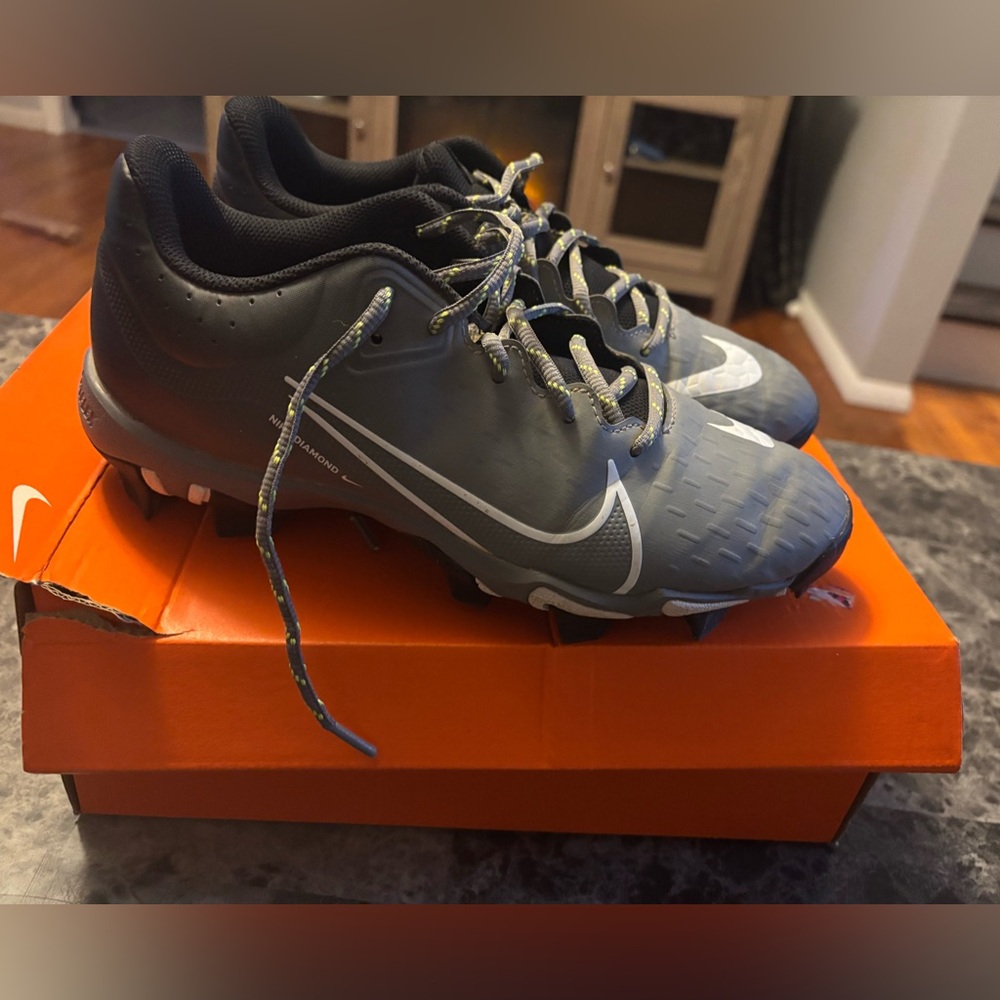 Nike Black and Gray Men's Athletic Cleats